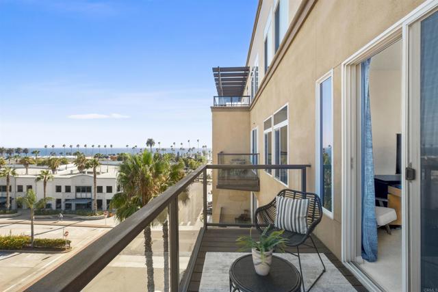 301 Mission Avenue, Oceanside CA: https://media.crmls.org/mediaz/fcee5dca-3c4f-4418-8037-5a7a5e99ce12.jpg