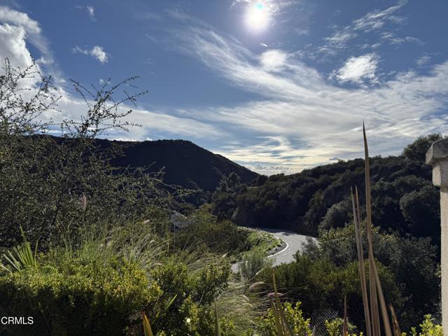 Detail Gallery Image 5 of 6 For 833 Calle La Primavera, Glendale,  CA 91208 - 3 Beds | 3 Baths