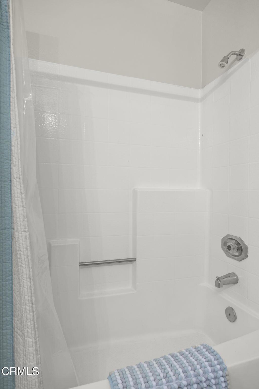 https://media.crmls.org/mediaz/fceec983-5d66-44c0-b272-db75a35ce197.jpg?preset=X-Large