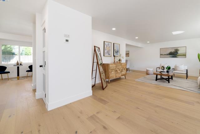 1984 Brooktree Way, Pleasanton CA: https://media.crmls.org/mediaz/fceee30a-780a-47f7-88b8-c387e3fee185.jpg