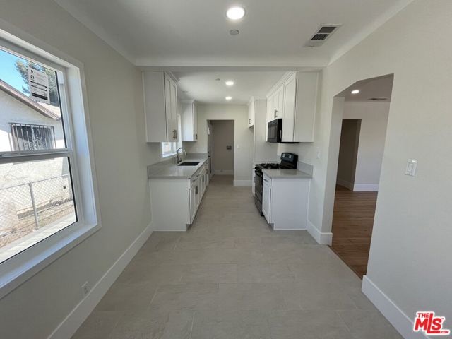 8640 Baring Cross Street, Los Angeles CA: https://media.crmls.org/mediaz/fceee346-5376-424f-9ce3-d4f0ecfb180f.jpg