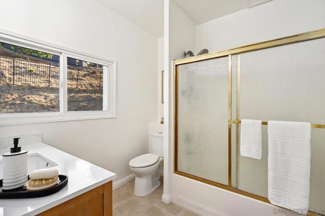 3918 Calavo Dr, La Mesa CA: https://media.crmls.org/mediaz/fcefc331-73df-415f-8fa3-6a5aeedb8d23.jpg