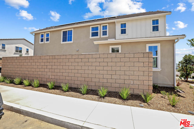 13889 Bell Way, Fontana CA: https://media.crmls.org/mediaz/fcefe818-cba9-43f4-808a-397358367194.jpg