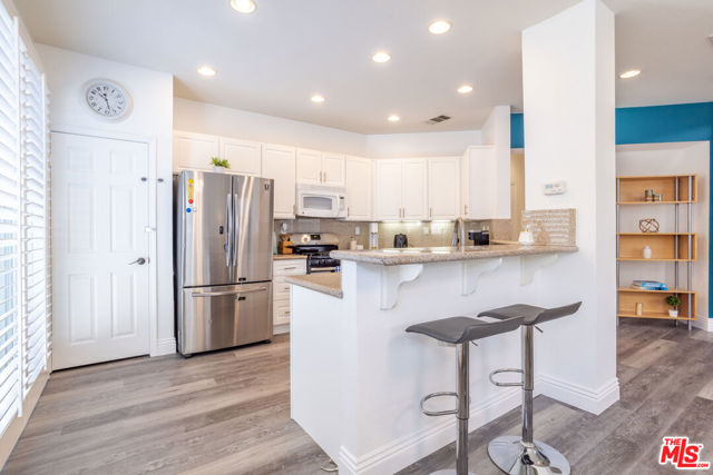 29266 Pilgrim Court, Valencia CA: https://media.crmls.org/mediaz/fcf08fd9-92cf-4065-9447-13bcf92634db.jpg