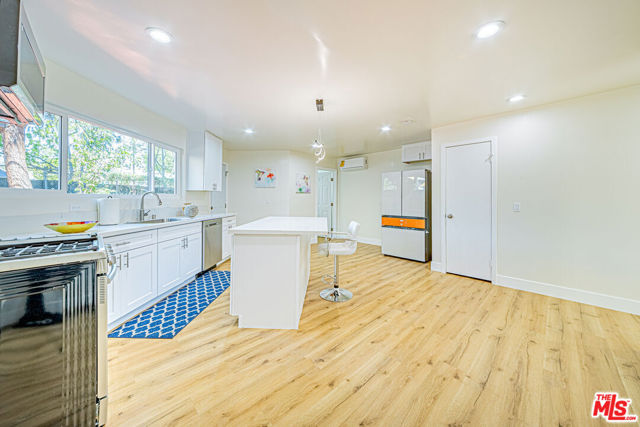 5633 La Mirada Avenue, Los Angeles CA: https://media.crmls.org/mediaz/fcf0d00e-f1e0-44bd-b933-a373fa92175d.jpg
