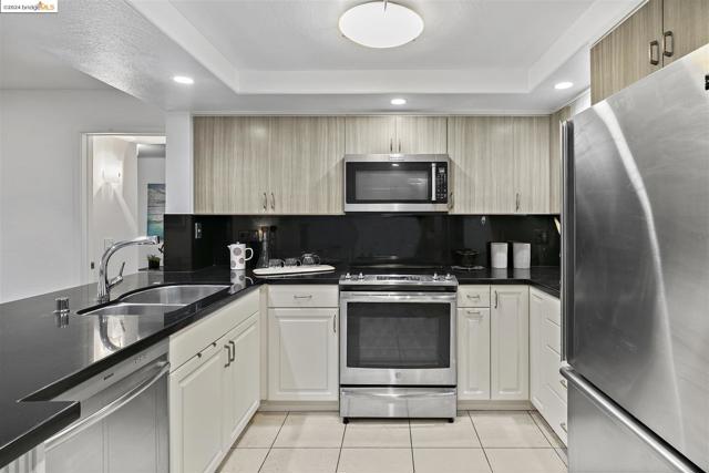 Image 4 of 53 For 545 Pierce St  2207