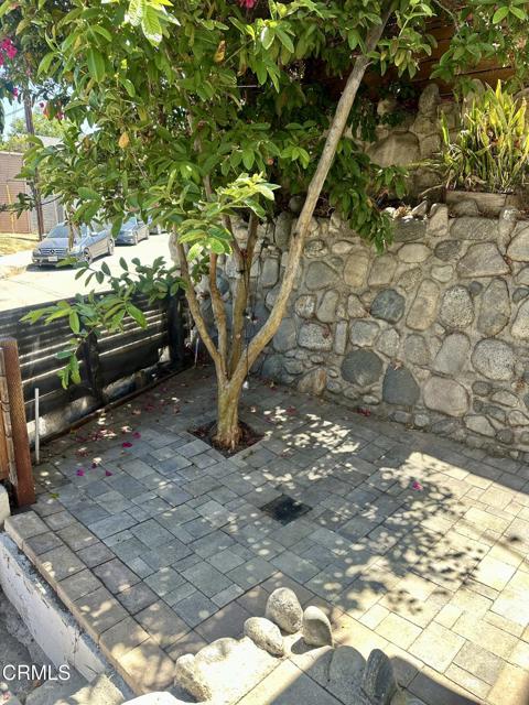 401 Del Norte Street, Los Angeles CA: https://media.crmls.org/mediaz/fcf12955-011e-4529-bcba-d69bf3bdb959.jpg