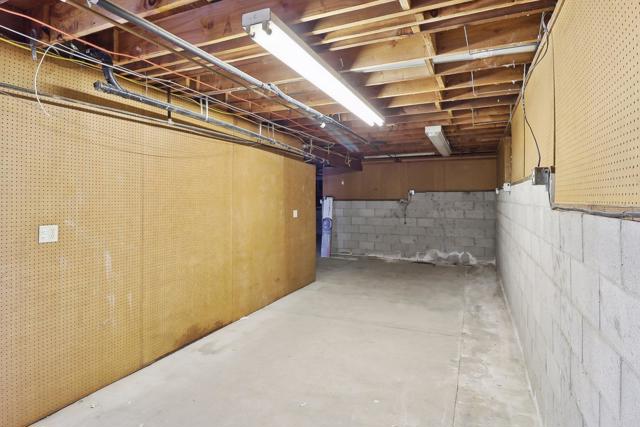 1917 Friendly Drive, Vista CA: https://media.crmls.org/mediaz/fcf16cb3-0b16-4517-8da4-abffcdee66e7.jpg