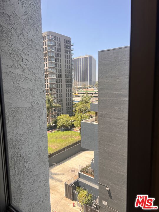 800 W 1st Street, Los Angeles CA: https://media.crmls.org/mediaz/fcf1ec0f-beb4-4a06-9a49-c39a8a292f13.jpg