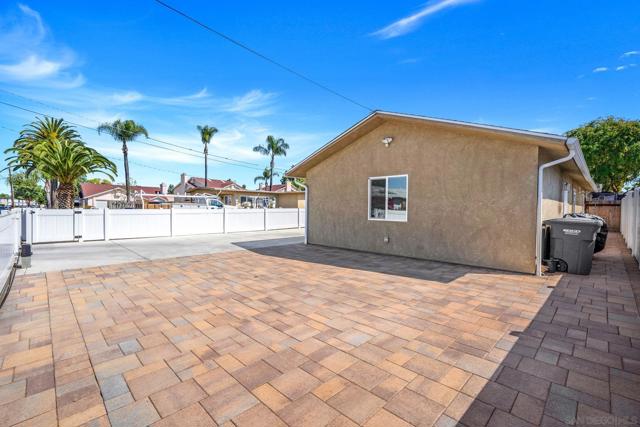 619 Dorothy St, El Cajon CA: https://media.crmls.org/mediaz/fcf215d0-2434-452a-901b-b6e1d5c2910e.jpg