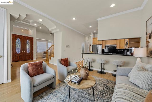 35 Amherst Ct, Menlo Park CA: https://media.crmls.org/mediaz/fcf2ab4f-d53b-4349-9362-094143c37401.jpg