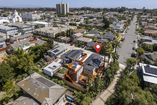 3675 Herbert St, San Diego CA: https://media.crmls.org/mediaz/fcf2d01e-056e-4f78-b452-c0c21ebfcc20.jpg