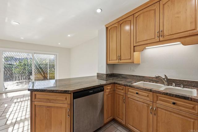 819 Daphne Court, Carlsbad CA: https://media.crmls.org/mediaz/fcf34421-d145-43b1-a550-fcc1eb6da870.jpg