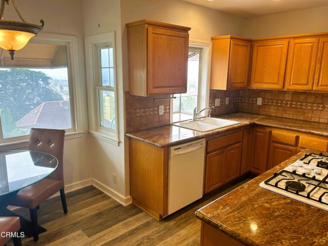 Detail Gallery Image 10 of 25 For 2346 Sunset Dr, Ventura,  CA 93001 - 3 Beds | 2 Baths