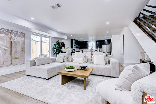 1291 Sycamore, Los Angeles CA: https://media.crmls.org/mediaz/fcf44a9c-ef70-4590-bb7e-019517cd7873.jpg