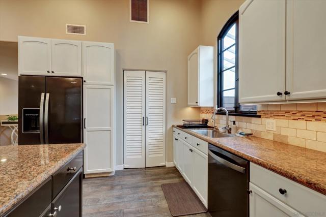 2002 Mendocino Blvd, San Diego CA: https://media.crmls.org/mediaz/fcf48c1b-749d-4d07-827d-d8a5af6290db.jpg