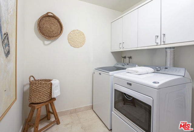 10724 Wilshire Boulevard, Los Angeles CA: https://media.crmls.org/mediaz/fcf4c86e-a0c5-465c-9c1f-7a4dc4d27e19.jpg