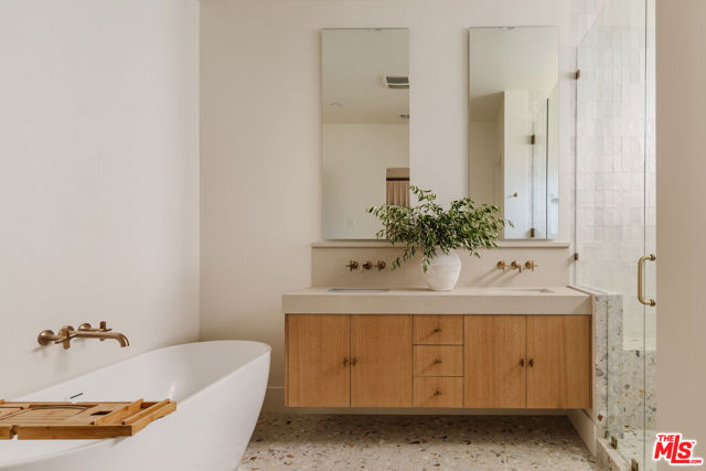4508 Vesper Avenue, Sherman Oaks CA: https://media.crmls.org/mediaz/fcf5020d-55ef-41b2-8d2d-82236000076d.jpg