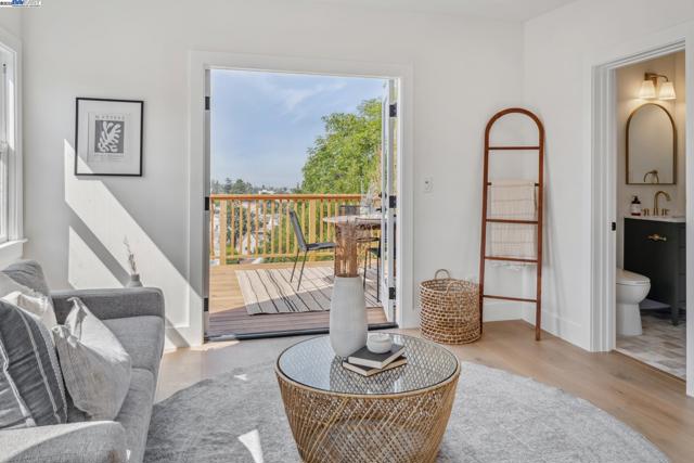 1129 WELLINGTON STREET, Oakland CA: https://media.crmls.org/mediaz/fcf51100-b70d-4356-b549-f5bae19aca04.jpg