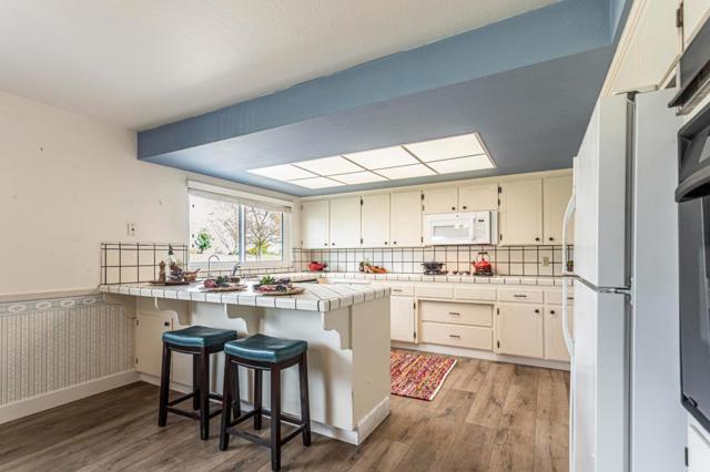 690 Ridgemark Drive, Hollister CA: https://media.crmls.org/mediaz/fcf5613d-bbe4-4062-a7e0-855490e233d3.jpg