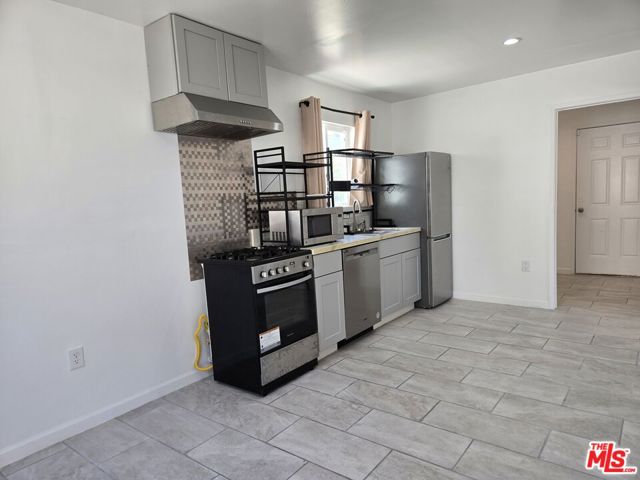 300 S La Peer Drive, Beverly Hills CA: https://media.crmls.org/mediaz/fcf62d77-562c-4b29-b8f0-cbd764d46af0.jpg