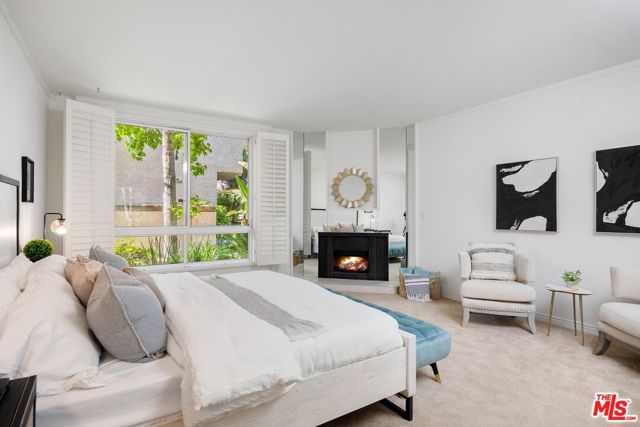 5333 Zelzah Avenue, Encino CA: https://media.crmls.org/mediaz/fcf67c6a-4dc6-4b80-a23f-d164cce34132.jpg