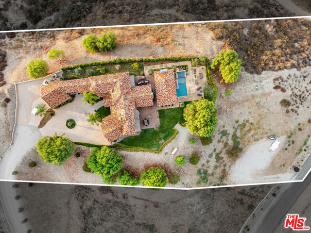 27023 Rolling Hills Avenue, Canyon Country CA: https://media.crmls.org/mediaz/fcf694b4-0831-400a-b50c-b288f0ce6d8d.jpg