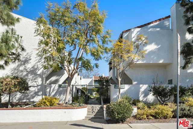 4848 Mcconnell Avenue, Los Angeles, California 90066, 4 Bedrooms Bedrooms, ,2 BathroomsBathrooms,Condominium,For Sale,Mcconnell,25484854