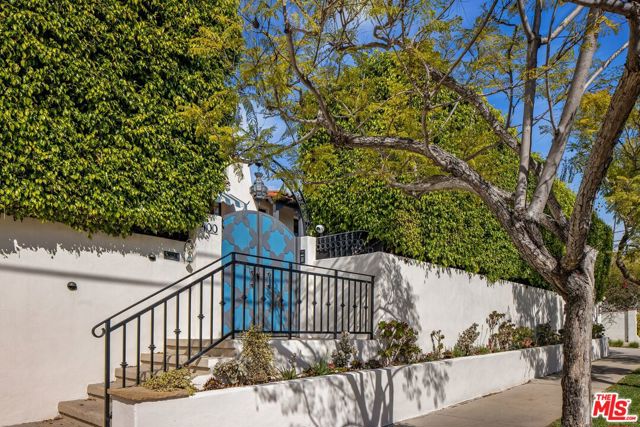 400 Mansfield Avenue, Los Angeles, California 90036, 4 Bedrooms Bedrooms, ,3 BathroomsBathrooms,Single Family Residence,For Sale,Mansfield,25500923