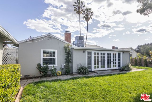 5332 Goodland Avenue, Valley Village CA: https://media.crmls.org/mediaz/fcf76b9b-fcb5-42f7-a85f-cdf2f10503a5.jpg