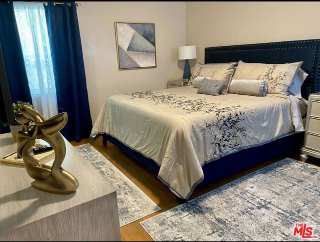 5944 Irvine Avenue, North Hollywood CA: https://media.crmls.org/mediaz/fcf7d7d1-f53c-4167-9e16-71eeff1bbfbf.jpg
