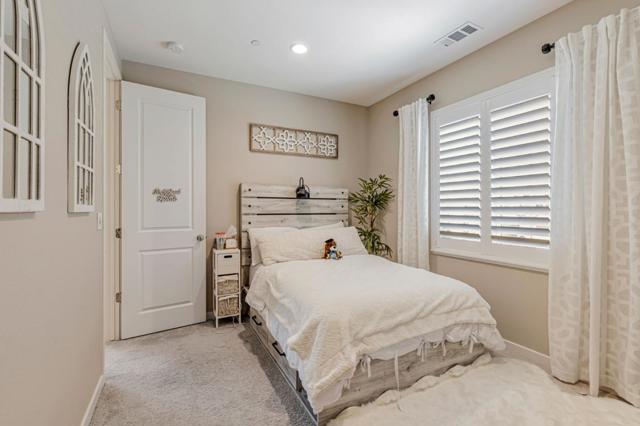 555 Sparrow Street, Hollister CA: https://media.crmls.org/mediaz/fcf8f1ca-f435-42ce-bc9c-757209449ca8.jpg