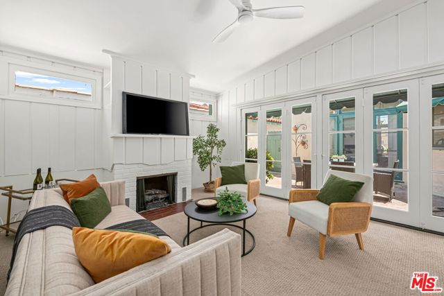 10815 Rochester Avenue, Los Angeles CA: https://media.crmls.org/mediaz/fcf945db-1d7b-4e73-9aed-a5081f5d7563.jpg
