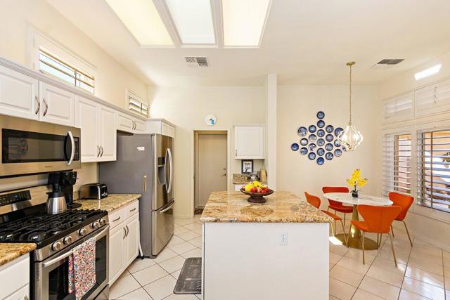 37948 Breeze Way, Palm Desert CA: https://media.crmls.org/mediaz/fcf99216-1f16-4423-814e-d5d3feda41b8.jpg