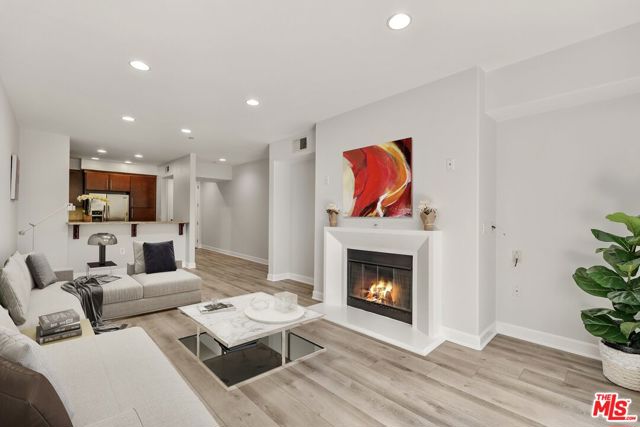 14412 Killion Street, Sherman Oaks CA: https://media.crmls.org/mediaz/fcf9ae4d-2a52-4ce1-93a9-087169bcfb56.jpg