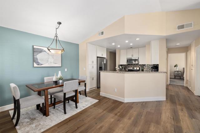 11320 Camino Playa Cancun, San Diego CA: https://media.crmls.org/mediaz/fcfa1489-f784-4839-b2cf-b5a01fa35596.jpg