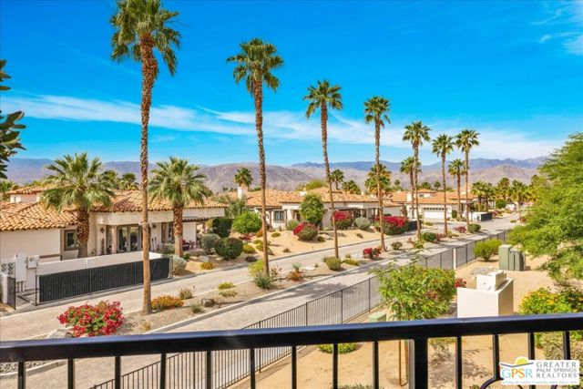 2010 Via San Martino, Palm Desert CA: https://media.crmls.org/mediaz/fcfb4f16-3fda-476f-b2bd-cff5ab93053c.jpg
