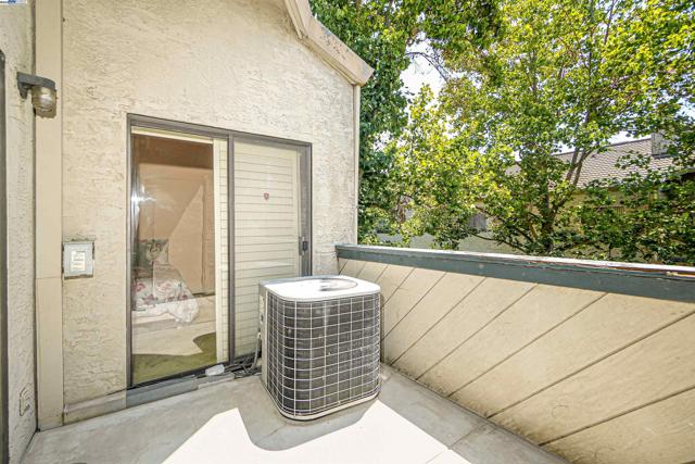 1280 Stanhope Ln, Hayward CA: https://media.crmls.org/mediaz/fcfb5b91-4e5d-4c5d-85ed-3a2e86209830.jpg