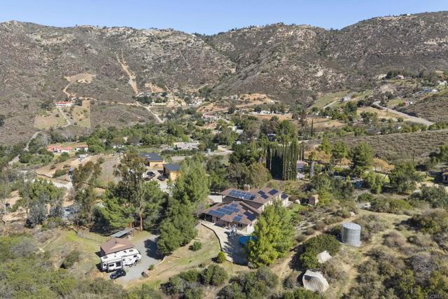 6433 Dehesa Road, El Cajon CA: https://media.crmls.org/mediaz/fcfc75ac-cede-4bf5-909e-7a84713a6248.jpg