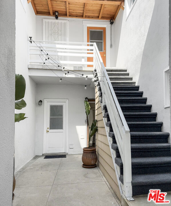 1944 Argyle Avenue, Los Angeles CA: https://media.crmls.org/mediaz/fcfc7ae0-18af-4420-8bae-4f03e61c9627.jpg