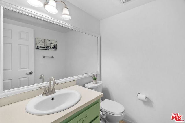 2231 Montrose Avenue, Montrose CA: https://media.crmls.org/mediaz/fcfc8967-3c8e-4091-9efc-8d343ad3c948.jpg