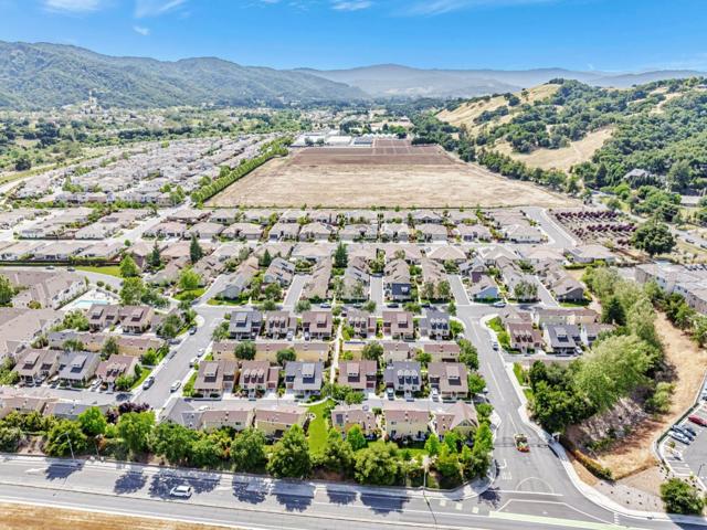 1554 Rosette Way, Gilroy CA: https://media.crmls.org/mediaz/fcfdbdbc-6abf-4277-aabd-a012a281d067.jpg