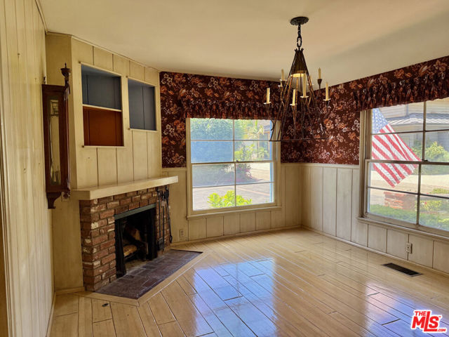 1754 Mandeville Canyon Road, Los Angeles CA: https://media.crmls.org/mediaz/fcfe002e-3b74-4523-a426-f54cad271ce8.jpg