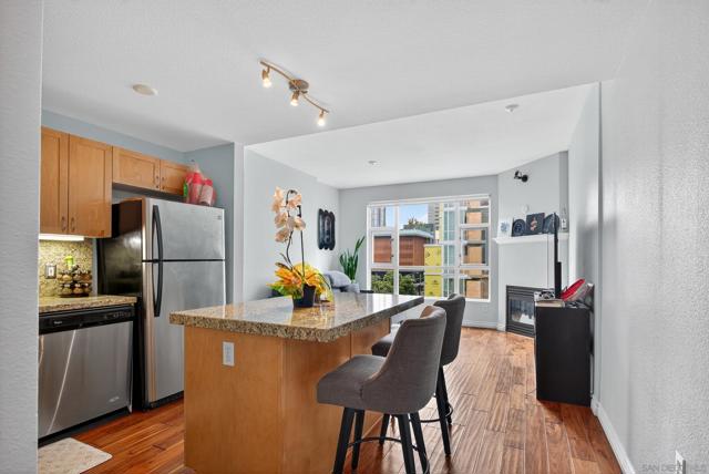 1240 India St, San Diego CA: https://media.crmls.org/mediaz/fcfe1f4e-decd-46e7-bb9e-1aca4c02a713.jpg