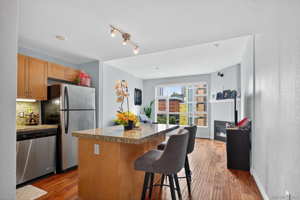 MLS #250033334SD img 4