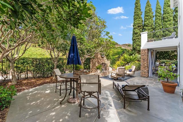 5158 Steinbeck Ct, Carlsbad CA: https://media.crmls.org/mediaz/fcfec1ae-e4e7-4378-8382-cc4472d33bc3.jpg