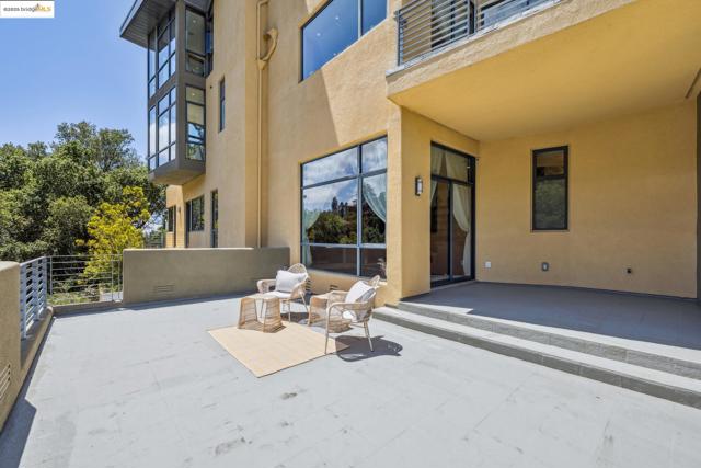 1015 Grand View Dr, Berkeley CA: https://media.crmls.org/mediaz/fcff1199-54cf-4112-aced-594982a20269.jpg