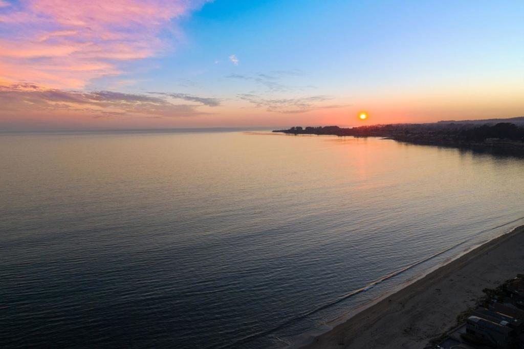 https://media.crmls.org/mediaz/fcff3da4-6e3d-4867-ab9d-d88afbdc2b31.jpg?preset=X-Large