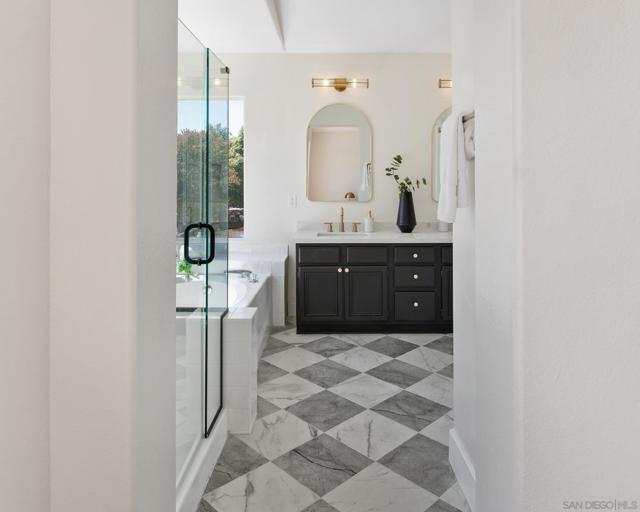 9471 Compass Point Dr S, San Diego CA: https://media.crmls.org/mediaz/fcffac7d-c849-440f-812a-cf47ec4a406b.jpg