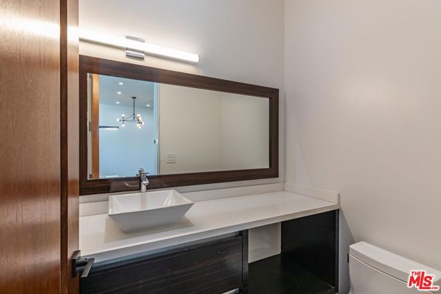 458 S Sycamore Avenue, Los Angeles CA: https://media.crmls.org/mediaz/fcffba3d-7c33-4a9e-acd4-716c0a99fc0f.jpg